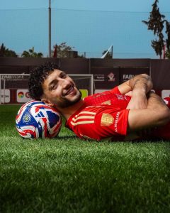 سوريا لايف لاعبو الأهلي يخضعون لجلسة تصوير بالكرة الرسمية لبطولة كأس العالم للأندية